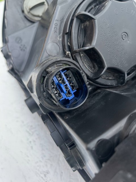 HYUNDAI ELANTRA 92102-F2 REFLEKTOR PRAWY ORG FV WYS 24H HYUNDAI ELANTRA 92102-F2 REFLEKTOR PRAWY ORG FV WYS 24H