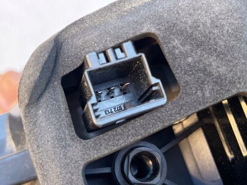 VW GOLF V 5K7 CABRIO LAMPA LEWA W BŁOTNIK ORG VW GOLF V 5K7 CABRIO LAMPA LEWA W BŁOTNIK ORG