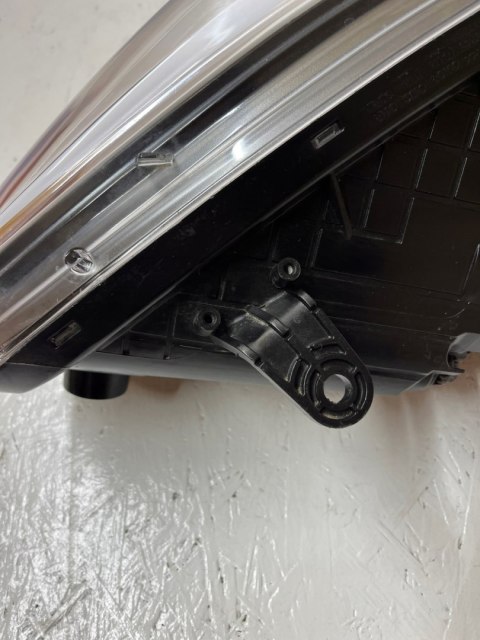 LAMPA PRZEDNIA PRZÓD PRAWA KIA CEED 2 II XENON LED FV WYS 24H LAMPA PRZEDNIA PRZÓD PRAWA KIA CEED 2 II XENON LED FV WYS 24H