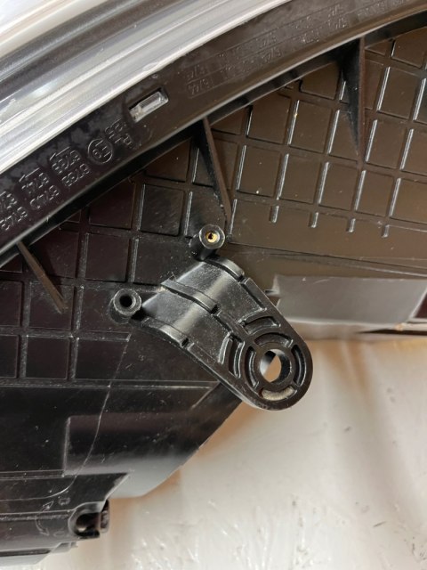 LAMPA PRZEDNIA PRZÓD PRAWA KIA CEED 2 II XENON LED FV WYS 24H LAMPA PRZEDNIA PRZÓD PRAWA KIA CEED 2 II XENON LED FV WYS 24H