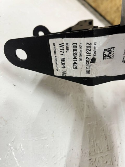Mercedes B W247 w177 2018 Pas przedni wzmocnienie czołowe org fv Mercedes B W247 w177 2018 Pas przedni wzmocnienie czołowe org fv